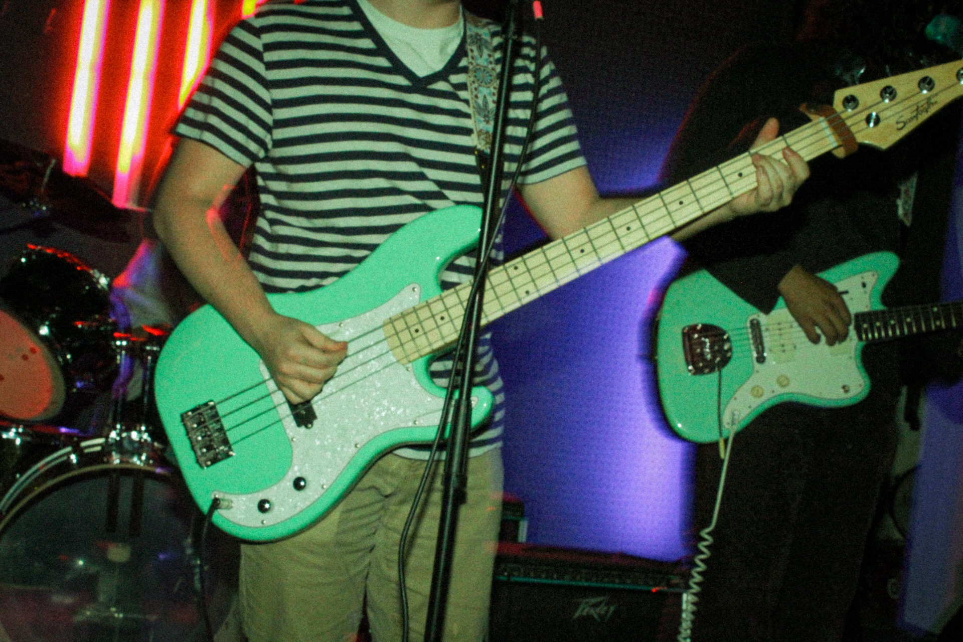 Lesley playing the Sawtooth Bass @ Gilmore Music, Long Beach on 24 June 2023